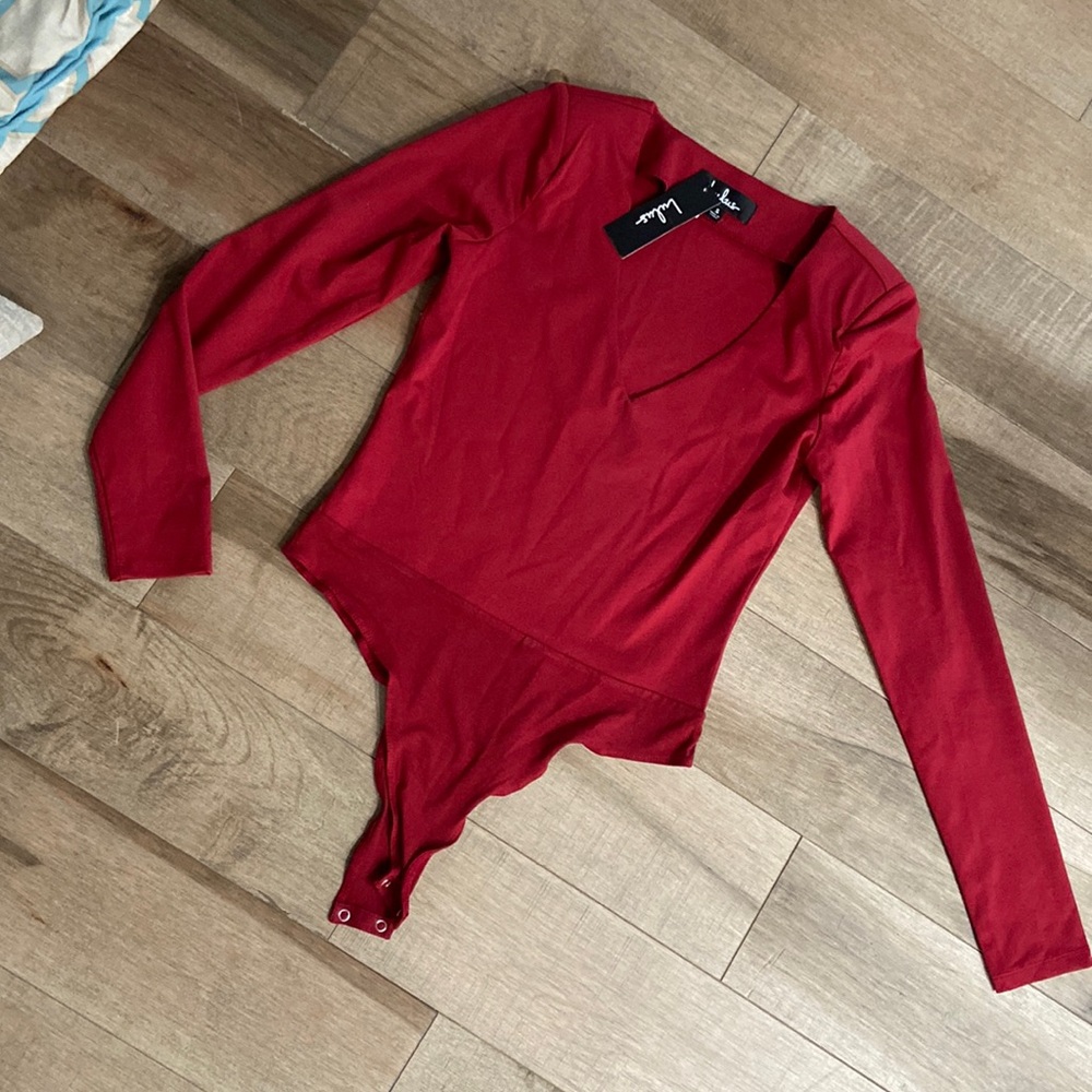 NWT Lulu’s long sleeve bodysuit, size S, v neck, small shoulder pads